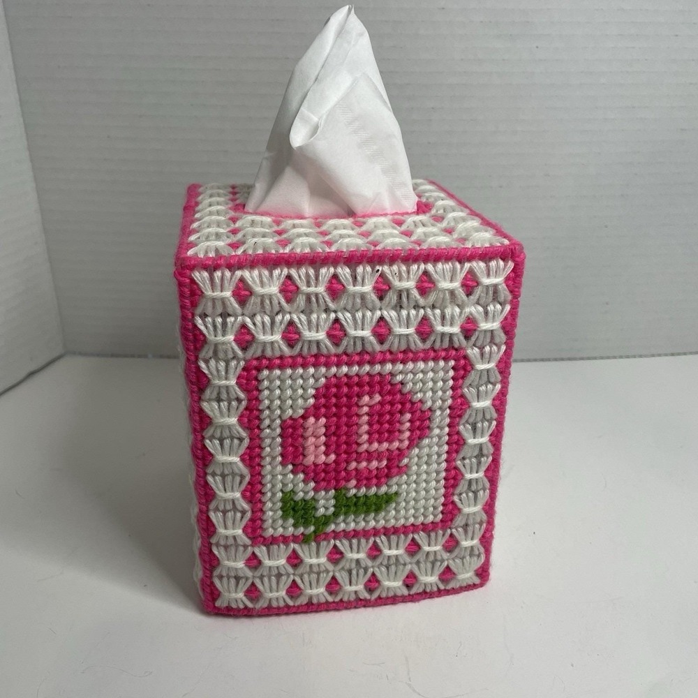 Handmade Needlepoint Plastic Canvas Pink/Green/White Yarn Tissue Box Granny Core
